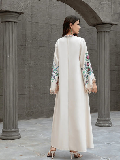 Abaya pour femme musulmane de Dubaï. Robe élégante et tendance de style arabe, avec un col en V, des motifs brodés et des pompons.